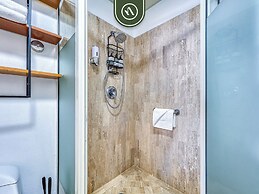Cozy Beachfront Studio - Beach Club - Pools