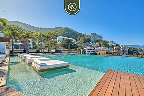 Two Story 2 BR Penthouse - Pool - Ocean View