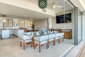 Luxury 4 BR Condo - Amazing Bay View - Pool