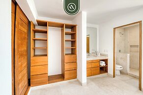 Luxury 4 BR Condo - Amazing Bay View - Pool