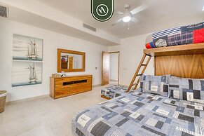 Luxury 4 BR Condo - Amazing Bay View - Pool