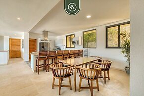 Luxury 4 BR Condo - Amazing Bay View - Pool