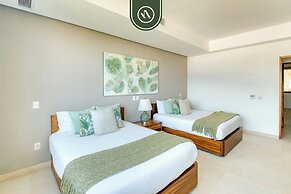 Luxury 4 BR Condo - Amazing Bay View - Pool