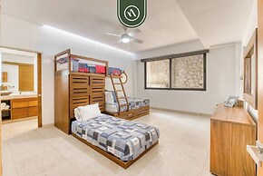 Luxury 4 BR Condo - Amazing Bay View - Pool