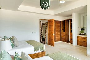 Luxury 4 BR Condo - Amazing Bay View - Pool
