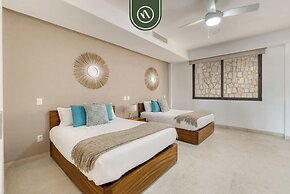Luxury 4 BR Condo - Amazing Bay View - Pool