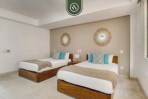Luxury 4 BR Condo - Amazing Bay View - Pool