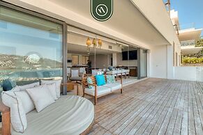 Luxury 4 BR Condo - Amazing Bay View - Pool