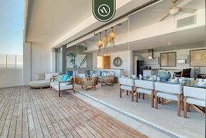 Luxury 4 BR Condo - Amazing Bay View - Pool