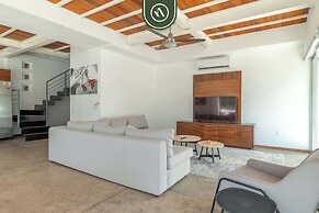 3 BR Condo - Private Terrace and Pool - Oceanview