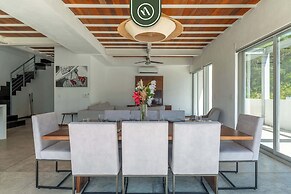 3 BR Condo - Private Terrace and Pool - Oceanview