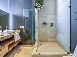 Luxury Oceanfront 3 BR Penthouse - Beach