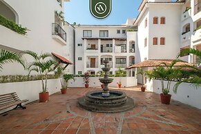 Amazing 2 BR Condo Overlooking the Pool - Romantic Zone