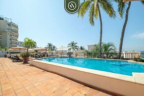 Amazing 2 BR Condo Overlooking the Pool - Romantic Zone