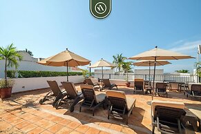 Amazing 2 BR Condo Overlooking the Pool - Romantic Zone