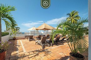 Amazing 2 BR Condo Overlooking the Pool - Romantic Zone