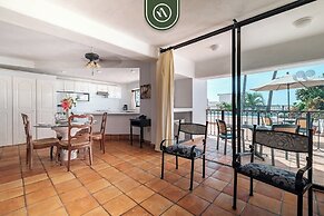 Amazing 2 BR Condo Overlooking the Pool - Romantic Zone