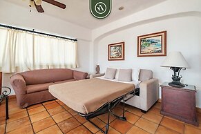 Amazing 2 BR Condo Overlooking the Pool - Romantic Zone