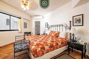 Amazing 2 BR Condo Overlooking the Pool - Romantic Zone
