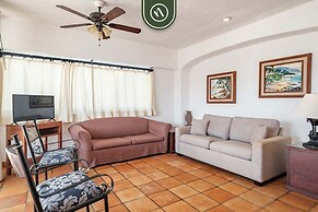Amazing 2 BR Condo Overlooking the Pool - Romantic Zone