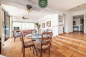 Amazing 2 BR Condo Overlooking the Pool - Romantic Zone