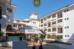Amazing 2 BR Condo Overlooking the Pool - Romantic Zone