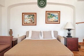 Amazing 2 BR Condo Overlooking the Pool - Romantic Zone