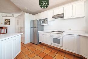 Amazing 2 BR Condo Overlooking the Pool - Romantic Zone