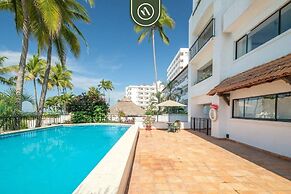 Amazing 2 BR Condo Overlooking the Pool - Romantic Zone
