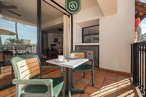 Amazing 2 BR Condo Overlooking the Pool - Romantic Zone