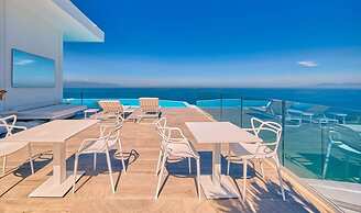 Luxury 1BR APT - Beach View - Jacuzzi - King Bed