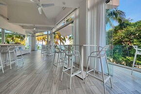Luxury 1BR APT - Beach View - Jacuzzi - King Bed