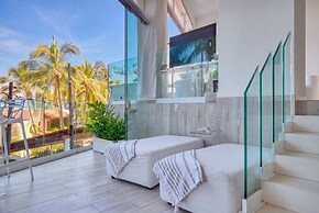 Luxury 1BR APT - Beach View - Jacuzzi - King Bed