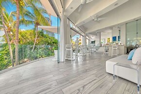 Luxury 1BR APT - Beach View - Jacuzzi - King Bed