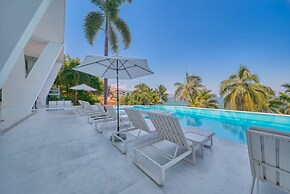 Luxury 1BR APT - Beach View - Jacuzzi - King Bed