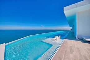 Luxury 1BR APT - Beach View - Jacuzzi - King Bed