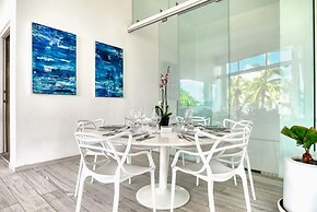 Luxury 1BR APT - Beach View - Jacuzzi - King Bed