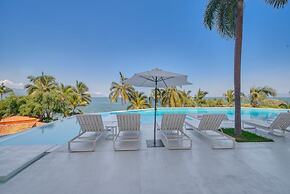 Luxury 1BR APT - Beach View - Jacuzzi - King Bed