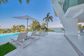 Luxury 1BR APT - Beach View - Jacuzzi - King Bed