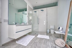 Luxury 1BR APT - Beach View - Jacuzzi - King Bed