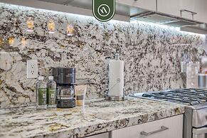 Stunning 2 BR Condo in Romantic Zone - Pool