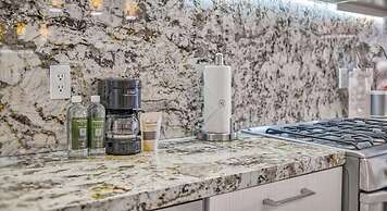 Stunning 2 BR Condo in Romantic Zone - Pool