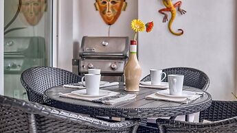 Stunning 2 BR Condo in Romantic Zone - Pool
