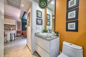 Stunning 2 BR Condo in Romantic Zone - Pool