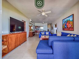 Oceanview 4 BR Condo - Pool - Beach - Terrace