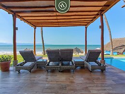 Oceanview 4 BR Condo - Pool - Beach - Terrace