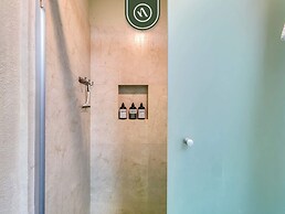 Oceanview 4 BR Condo - Pool - Beach - Terrace