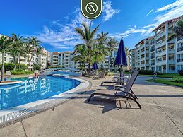 Oceanview 4 BR Condo - Pool - Beach - Terrace