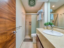 Oceanview 4 BR Condo - Pool - Beach - Terrace
