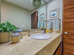 Oceanview 4 BR Condo - Pool - Beach - Terrace